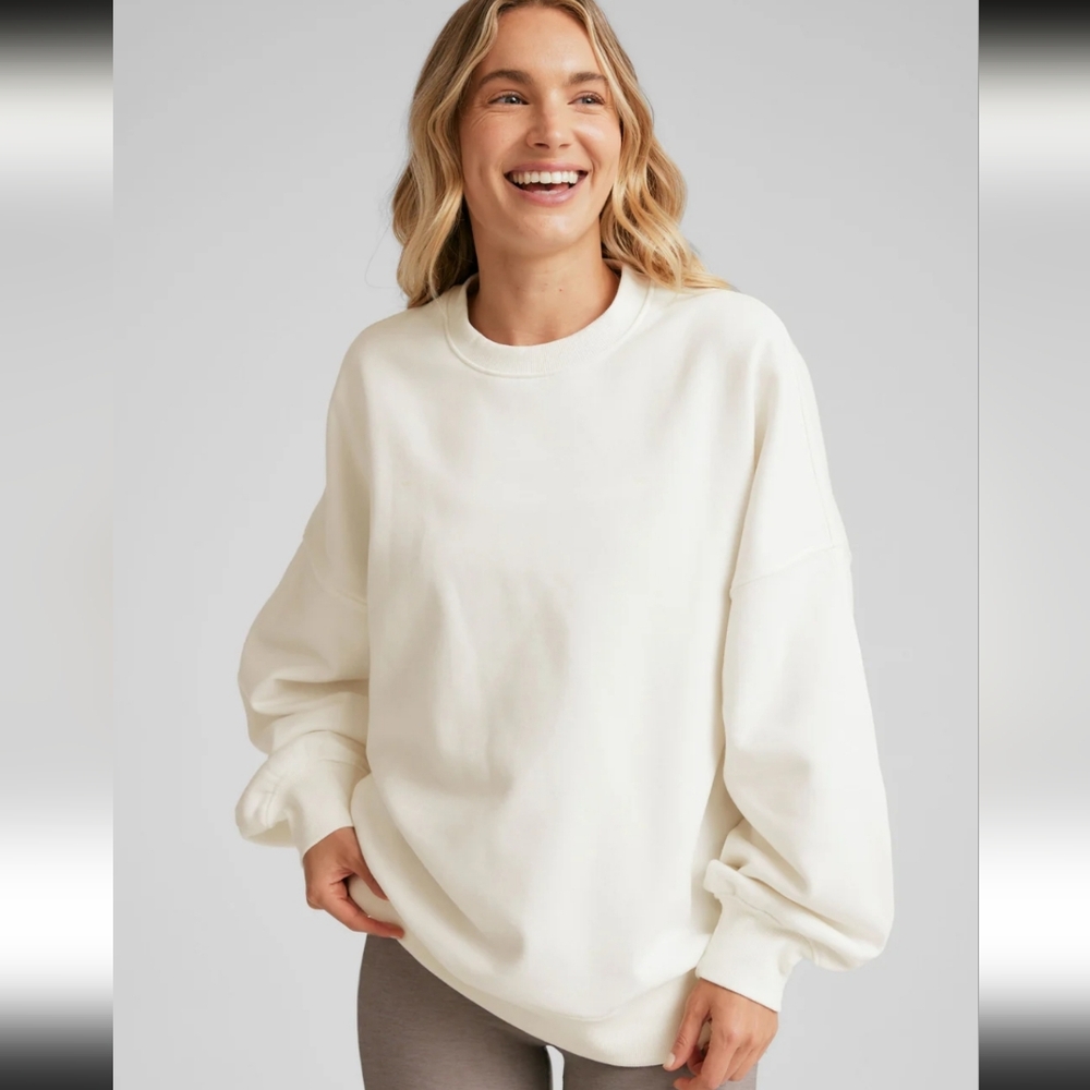 BEYOND YOGA  Luxe Fleece Oversized Sweatshirt In Fresh Snow / Sz:L